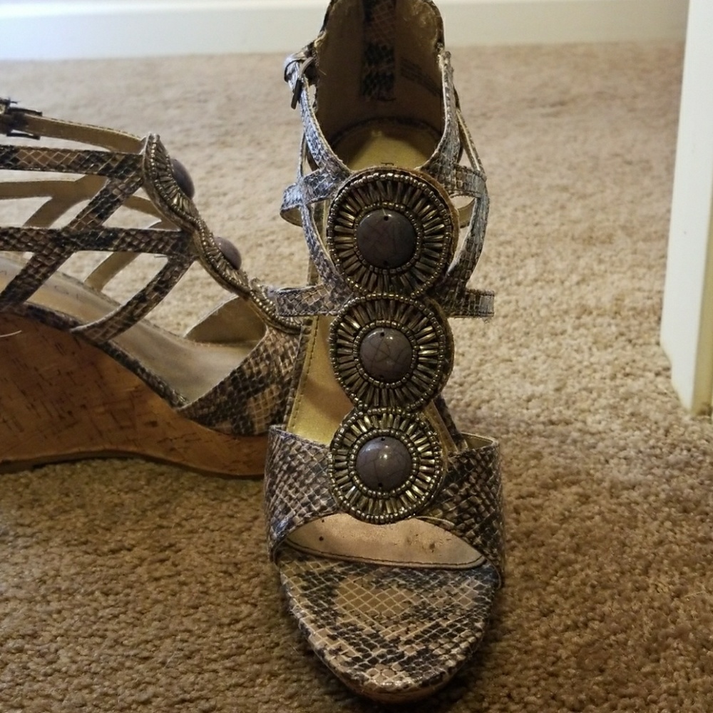 Sandles - Picture 2 of 3